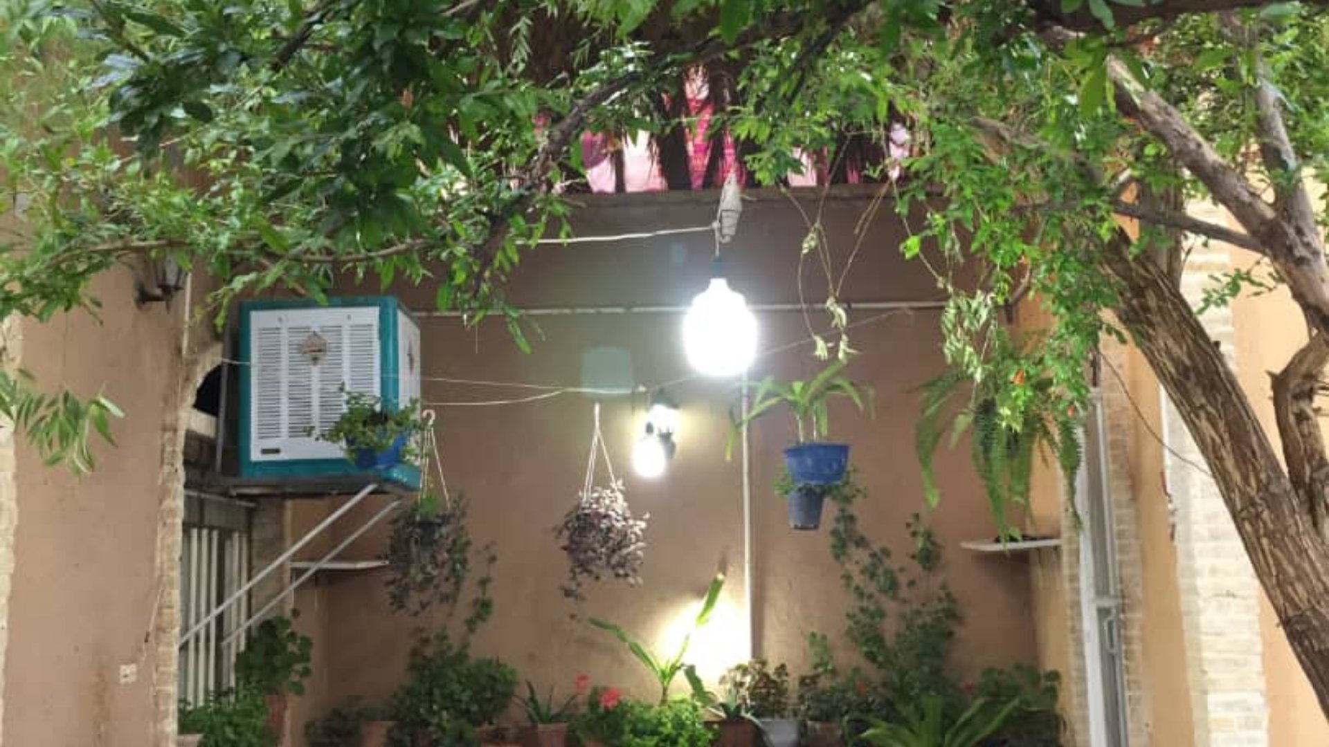 اقامتگاه بومگردی ماه بوم