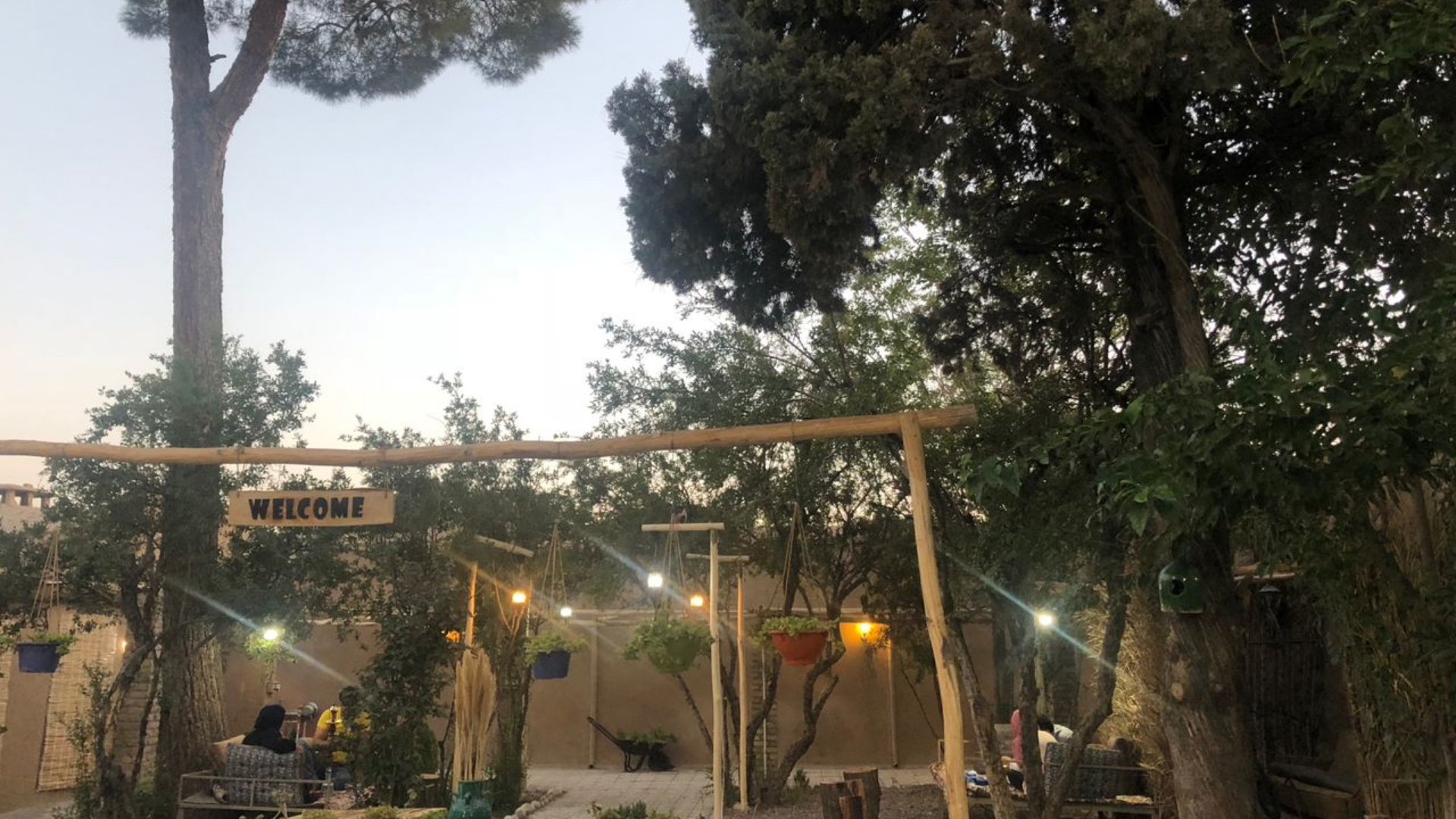 اقامتگاه بومگردی منقل