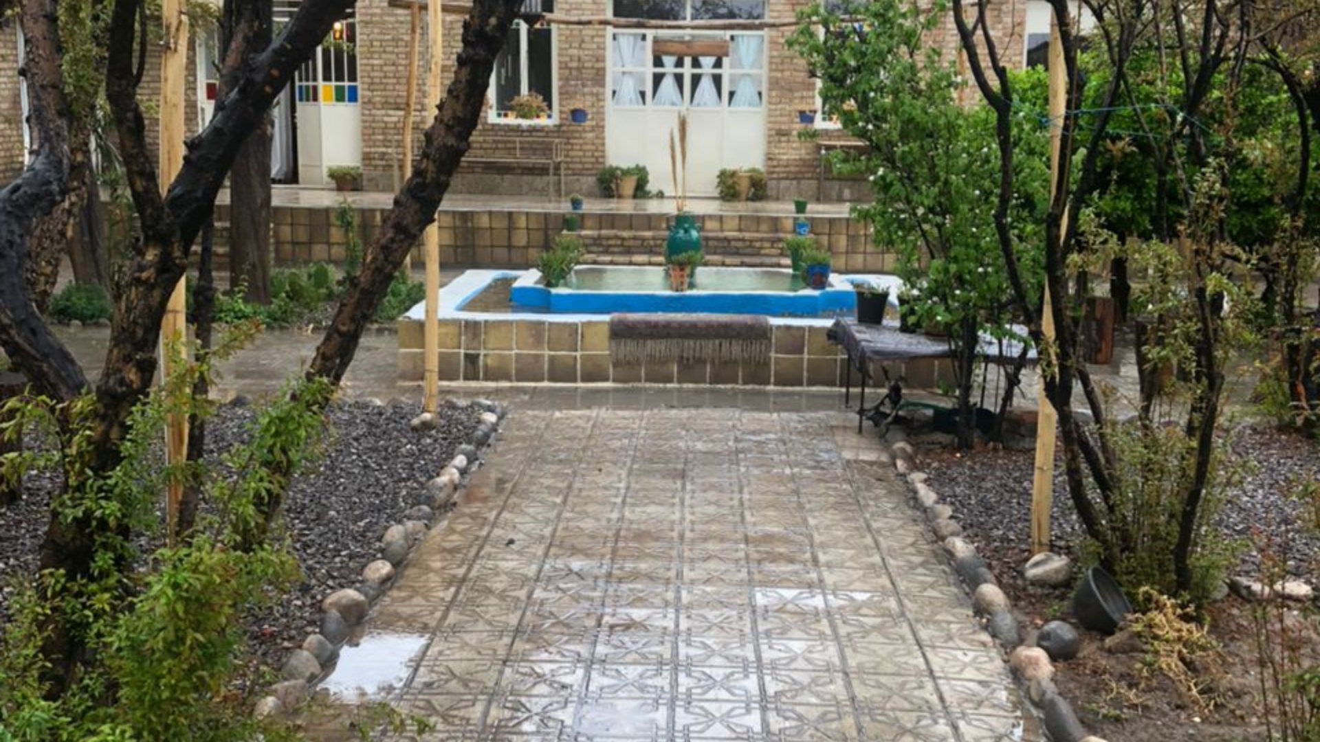 اقامتگاه بومگردی منقل