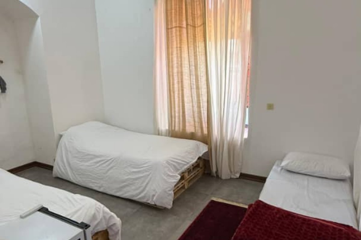 اتاق 4 تخته نمدون | اقامتگاه بومگردی سرای بادگیر، تصویر ۳