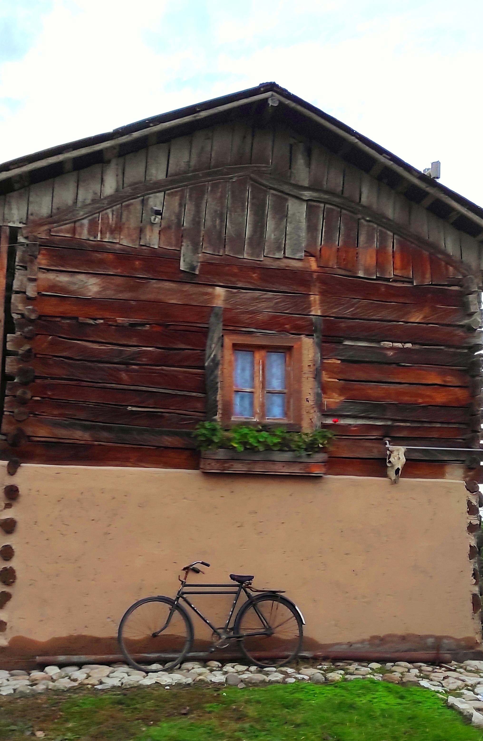 اقامتگاه بومگردی ترو