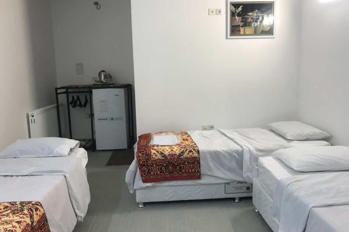 سه تخته برگ بو | اقامتگاه بوم گردي ترنج، تصویر ۳